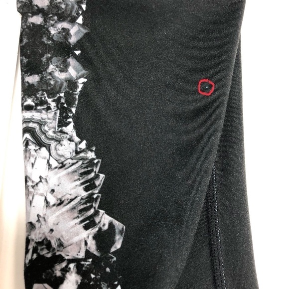 ALO Yoga Airbrush Printed Legging Size Small Black White Athletic Activewear - Picture 10 of 10